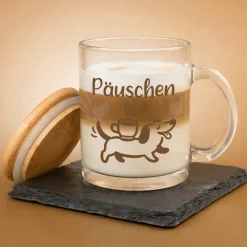 Personalisierte Tasse aus Glas mit Holz Deckel | Teeglas mit Name & Dackel Motiv