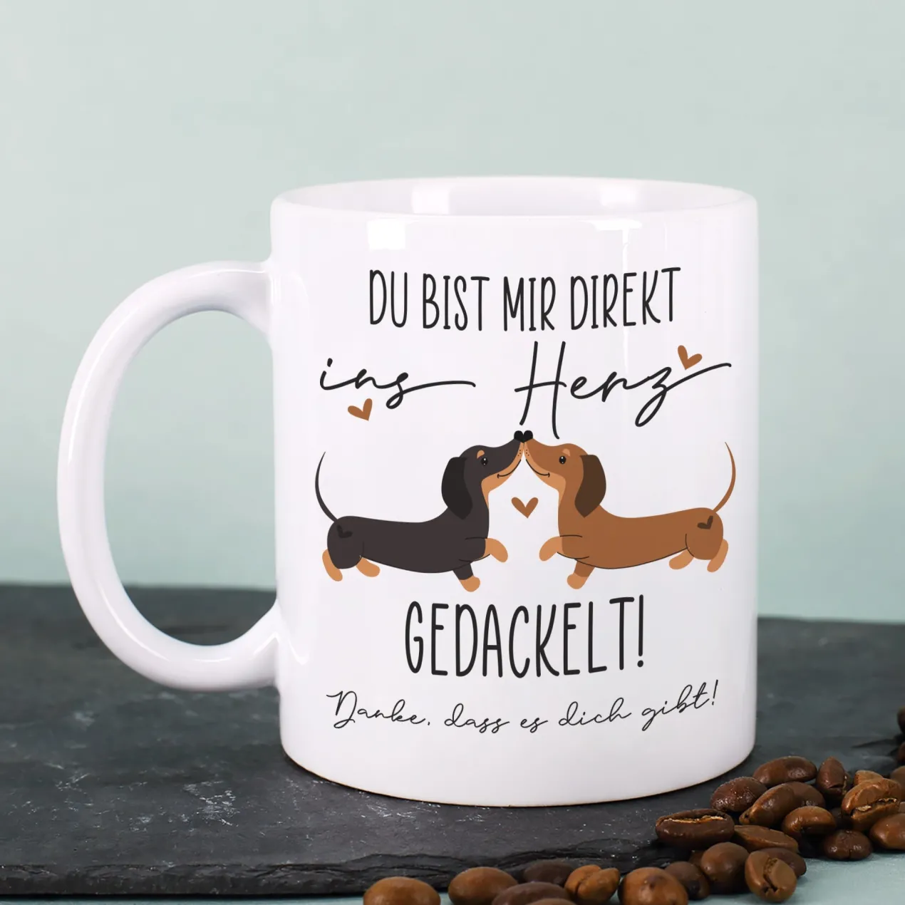 Personalisierte Tasse 'Ins Herz gedackelt' mit Dackel-Motiv & Wunschtext | Geschenk zum Valentinstag
