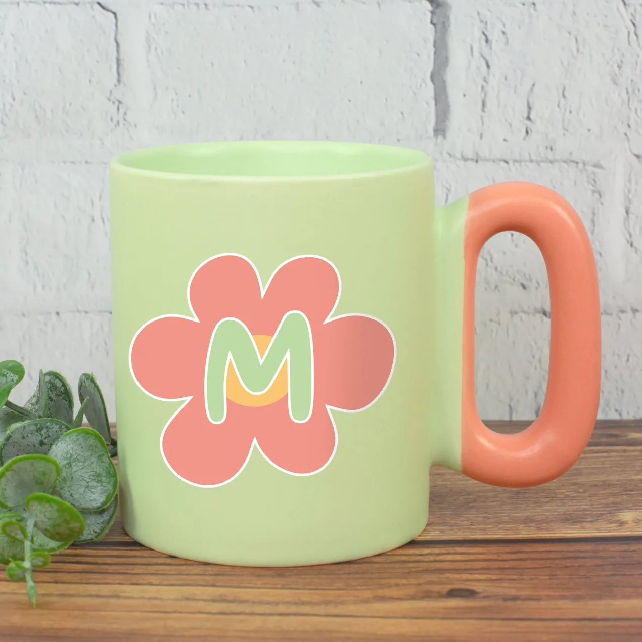 Personalisierte Tasse mit Blume & Initiale | Bunter Porzellan Kaffeebecher von Ritzenhoff & Breker