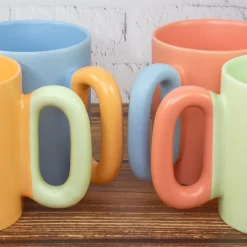 Personalisierte Tasse mit Blume & Initiale | Bunter Porzellan Kaffeebecher von Ritzenhoff & Breker