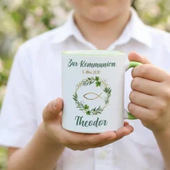 Personalisierte Tasse zur Kommunion, Taufe & Konfirmation mit Name – Ichthys & Kranz aus Zweigen