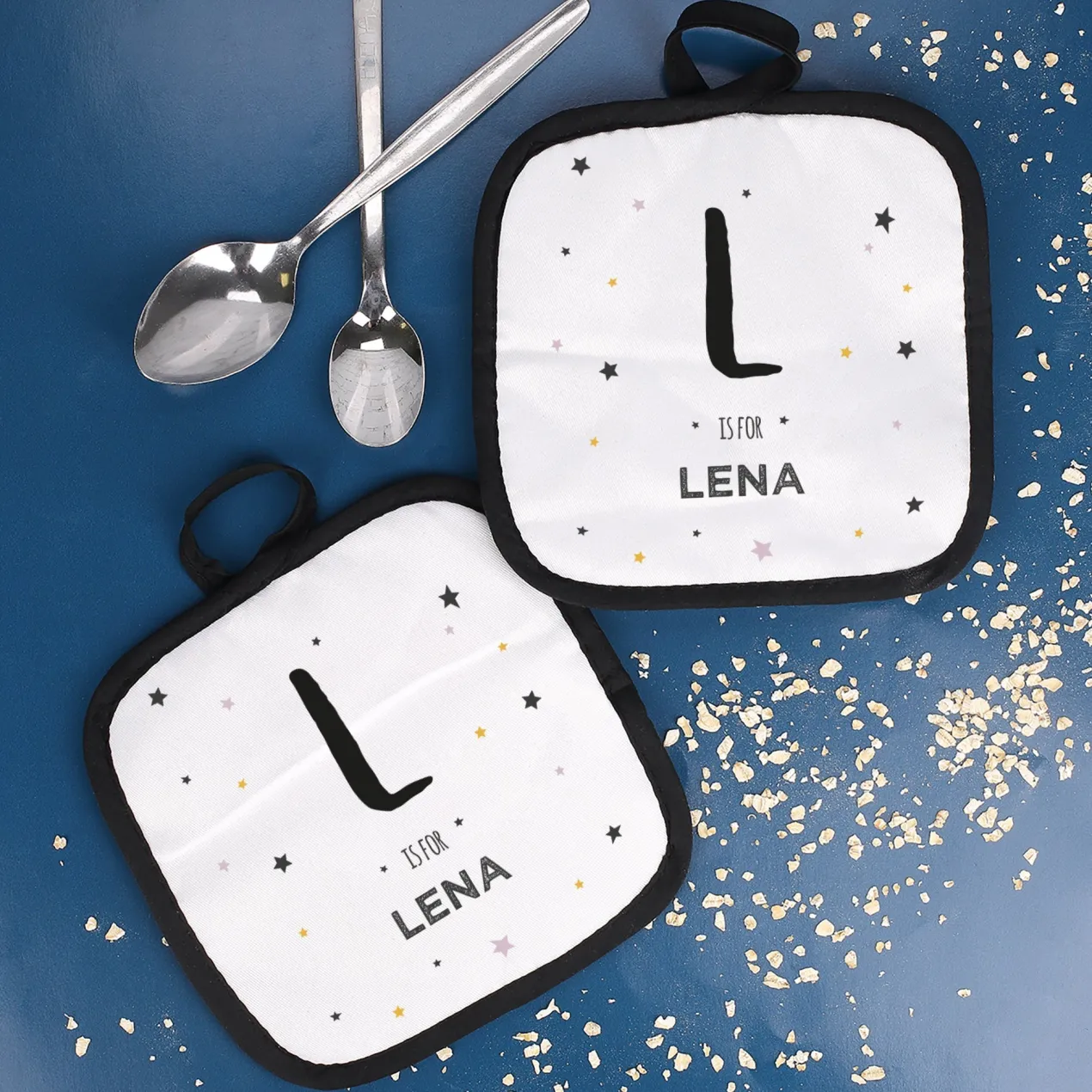 Personalisierte Topflappen im 2er Set mit Initiale & Name | Sterne-Motiv