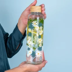 Personalisierte Trinkflasche aus Glas mit Blumen Motiv | Nachhaltige Flasche als Geschenk für Frauen