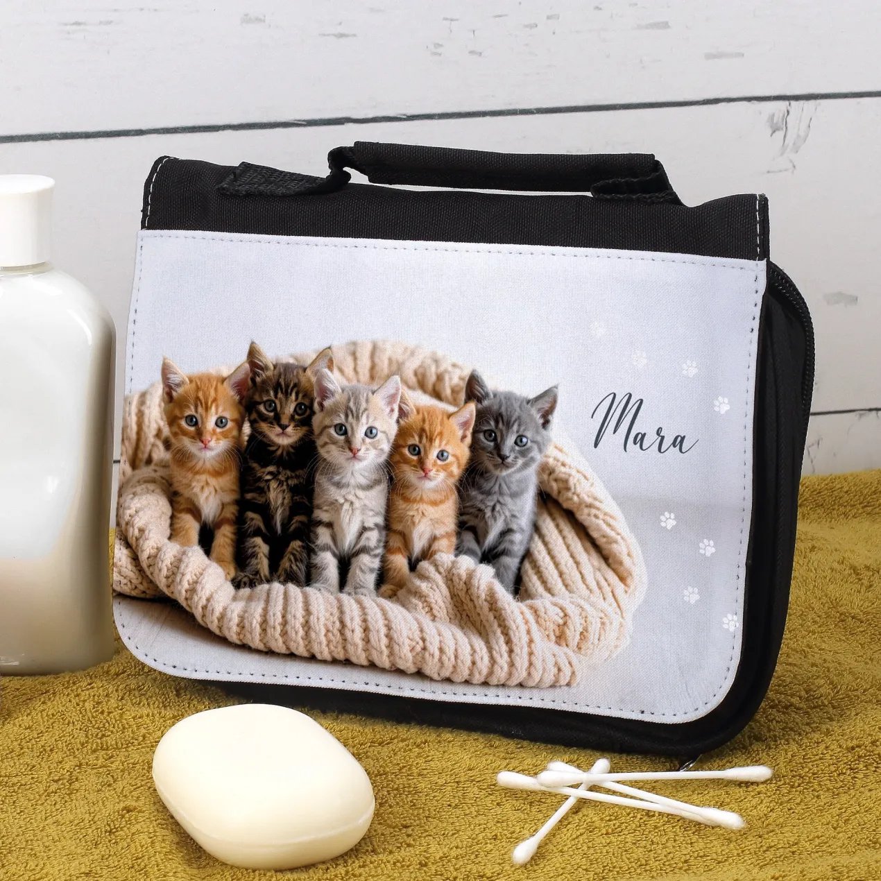 Personalisierte Waschtasche mit niedlichen Katzen und Name – Kulturtasche für Mädchen