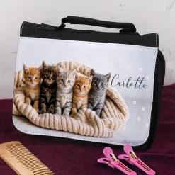 Personalisierte Waschtasche mit niedlichen Katzen und Name – Kulturtasche für Mädchen