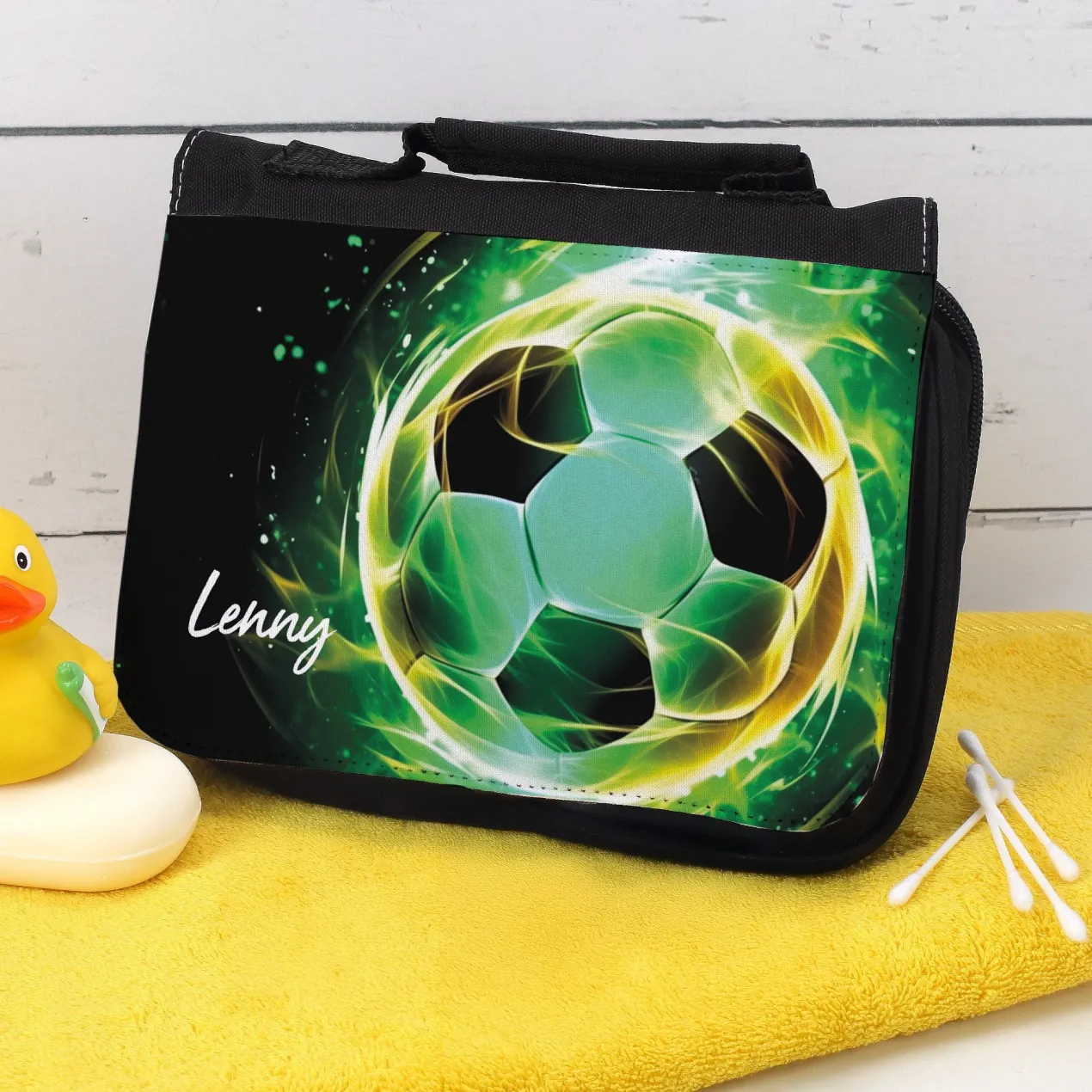 Personalisierte Waschtasche für Jungen mit coolem Fußballmotiv | Kulturbeutel mit Name