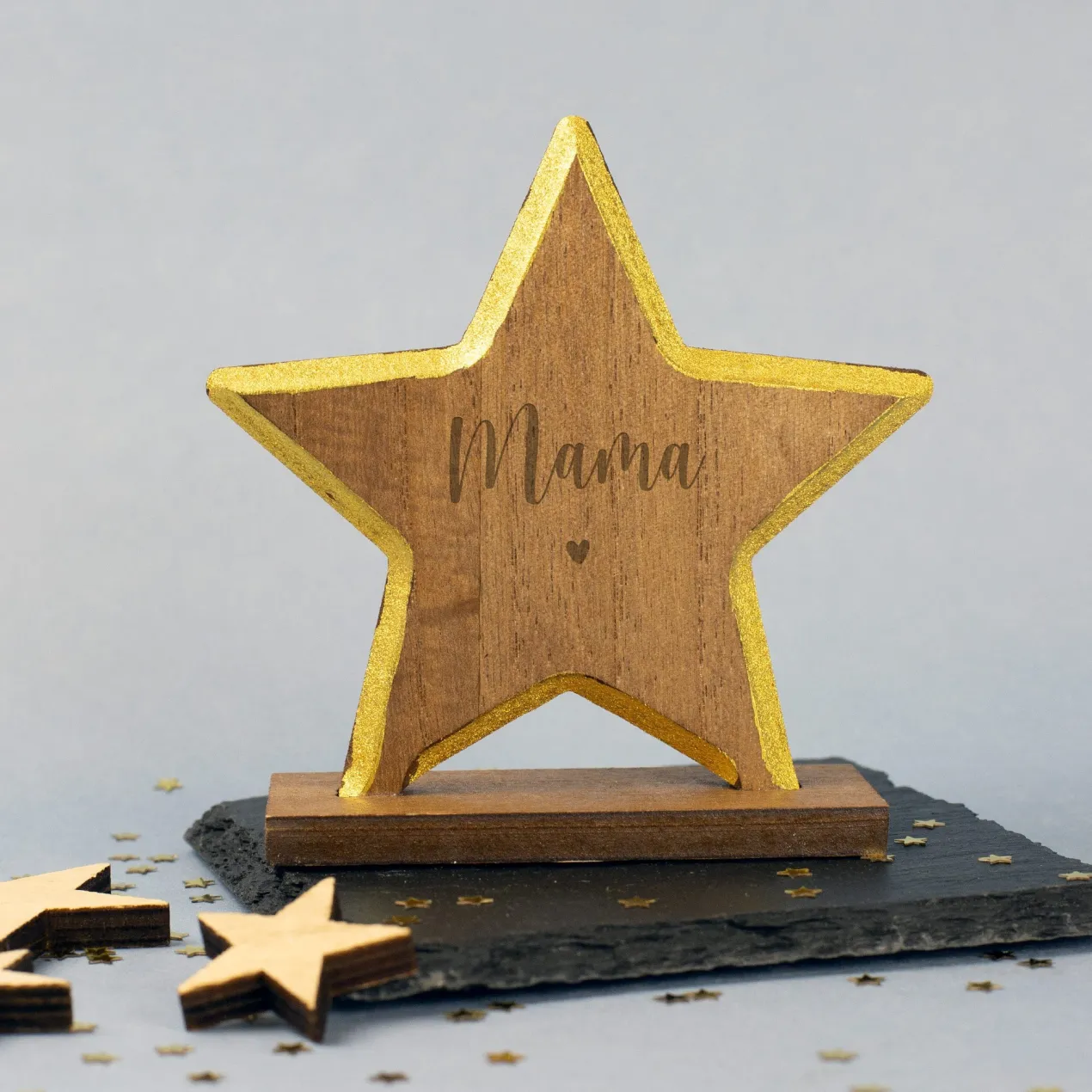 Personalisierte Weihnachtsdeko aus Holz mit Name & Herz | Engel, Stern oder Tannen Skulptur graviert