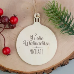 Personalisierte Weihnachtsanhänger aus Holz mit Name in 4 Formen | Christbaumschmuck & Geschenkanhänger