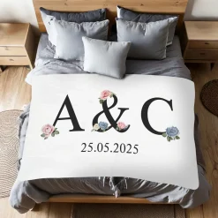 Personalisierte XXL Kuscheldecke zur Hochzeit mit Initialen und Datum | Sherpadecke 150x200cm