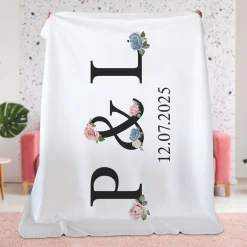 Personalisierte XXL Kuscheldecke zur Hochzeit mit Initialen und Datum | Sherpadecke 150x200cm