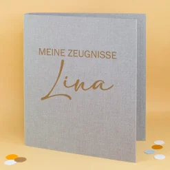 Personalisierte Zeugnismappe aus Leinen graviert mit Name und Farbauswahl | Geschenk für Schüler