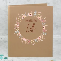 Personalisierte Zeugnismappe aus Leinen mit Name und Blumenkranz-Motiv für Mädchen zur Einschulung