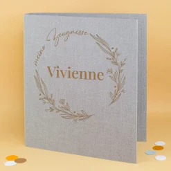 Personalisierte Zeugnismappe aus Leinen graviert mit Name und floralem Line Art Motiv | Farbauswahl