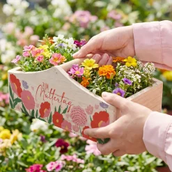 Pflanzkorb aus Holz zum Muttertag mit Blumenmotiv | Geschenkverpackung & Pflanzkiste in 3 Varianten
