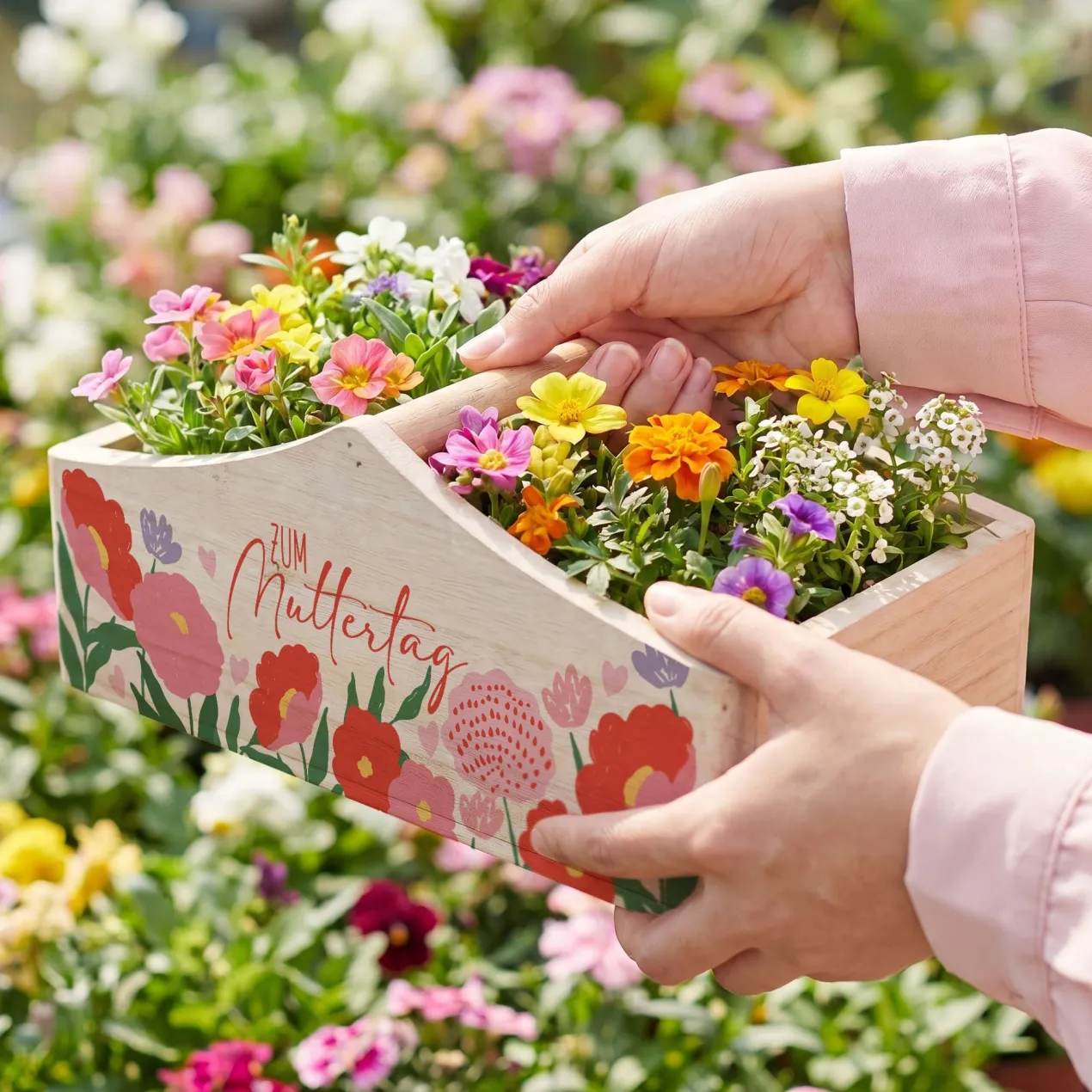Pflanzkorb aus Holz zum Muttertag mit Blumenmotiv | Geschenkverpackung & Pflanzkiste in 3 Varianten