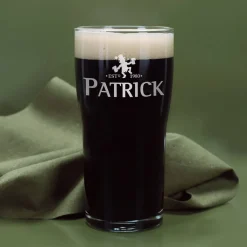 Pint Bierglas für irisches Bier mit Wunschnamen und Jahr