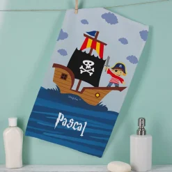 Piratenhandtuch in zwei Größen mit Name bedruckt