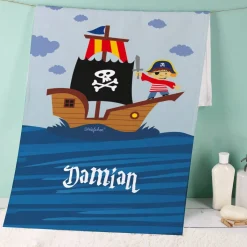 Piratenhandtuch in zwei Größen mit Name bedruckt