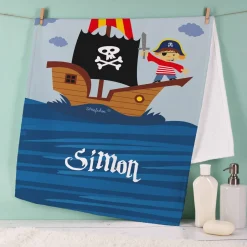 Piratenhandtuch in zwei Größen mit Name bedruckt