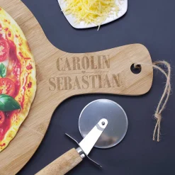 Pizzabrett - Love - mit Namensgravur zur Hochzeit oder zum Einzug
