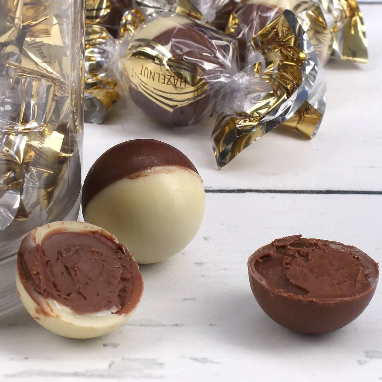Pralinenflasche - Frohes Fest - mit Haselnuss oder Cappuccino Pralinen