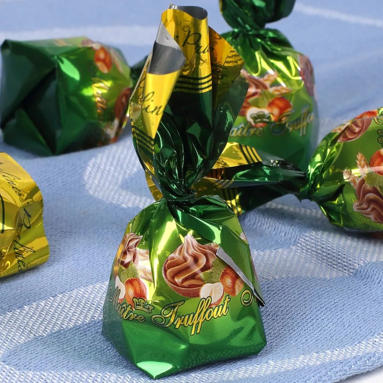 Pralinenherz zu Ostern mit süßem Hasen und Namensaufdruck