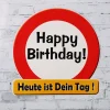 Riesiges Schild "Happy Birthday"