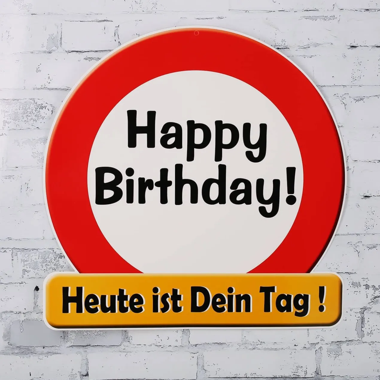 Riesiges Schild "Happy Birthday"