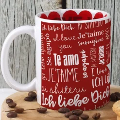 Romantische Tasse zum Valentinstag in verschiedenen Sprachen