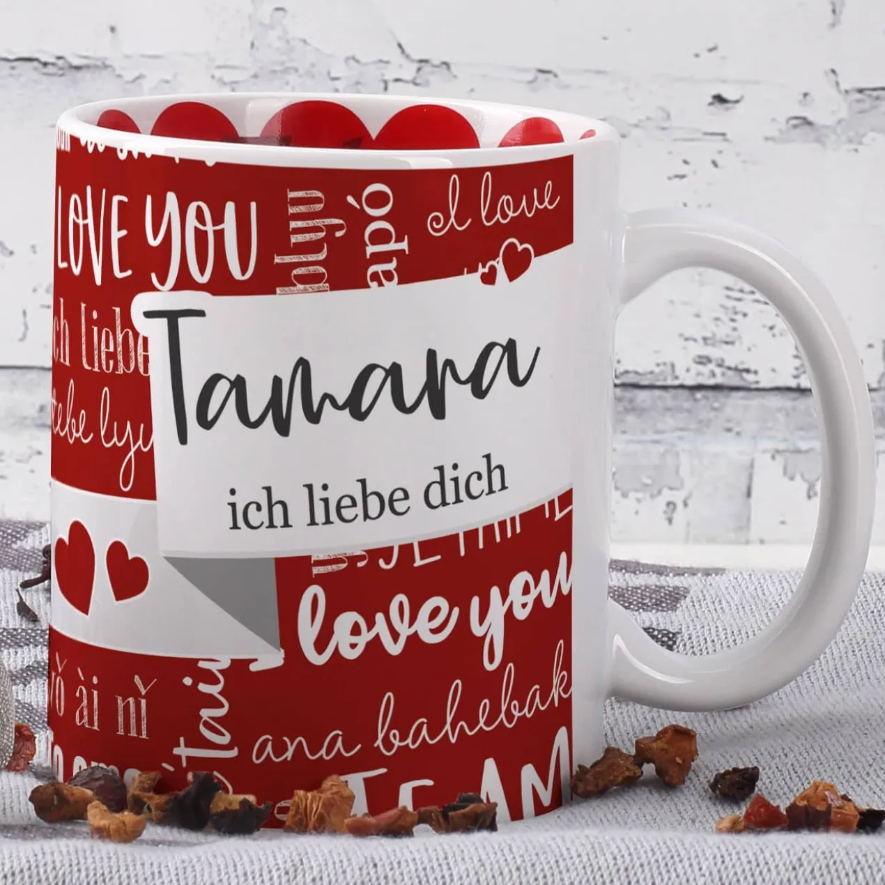 Romantische Tasse zum Valentinstag in verschiedenen Sprachen