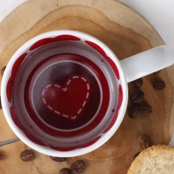 Romantische Tasse zum Valentinstag in verschiedenen Sprachen