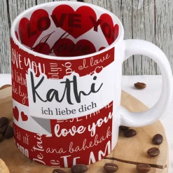 Romantische Tasse zum Valentinstag in verschiedenen Sprachen