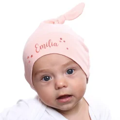 Rosafarbene Babymütze mit Name und Sternen