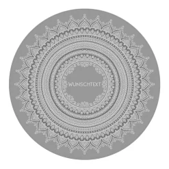 Runder Wohnteppich mit Mandala und Wunschtext in vier Farben