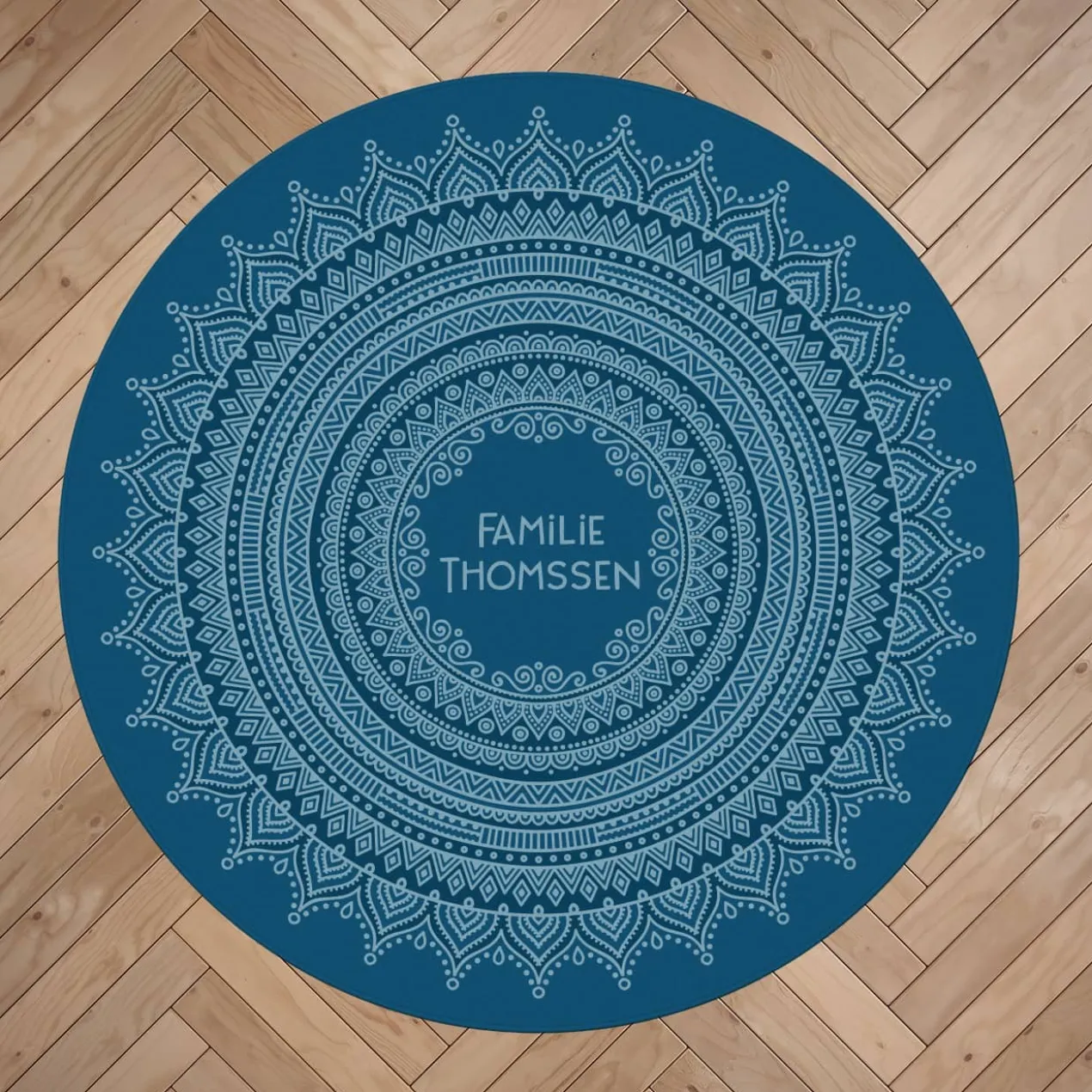 Runder Wohnteppich mit Mandala und Wunschtext in vier Farben