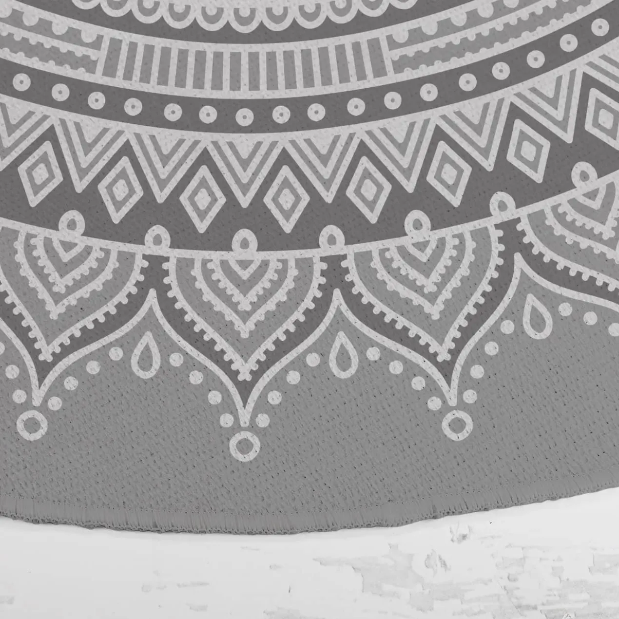 Runder Wohnteppich mit Mandala und Wunschtext in vier Farben