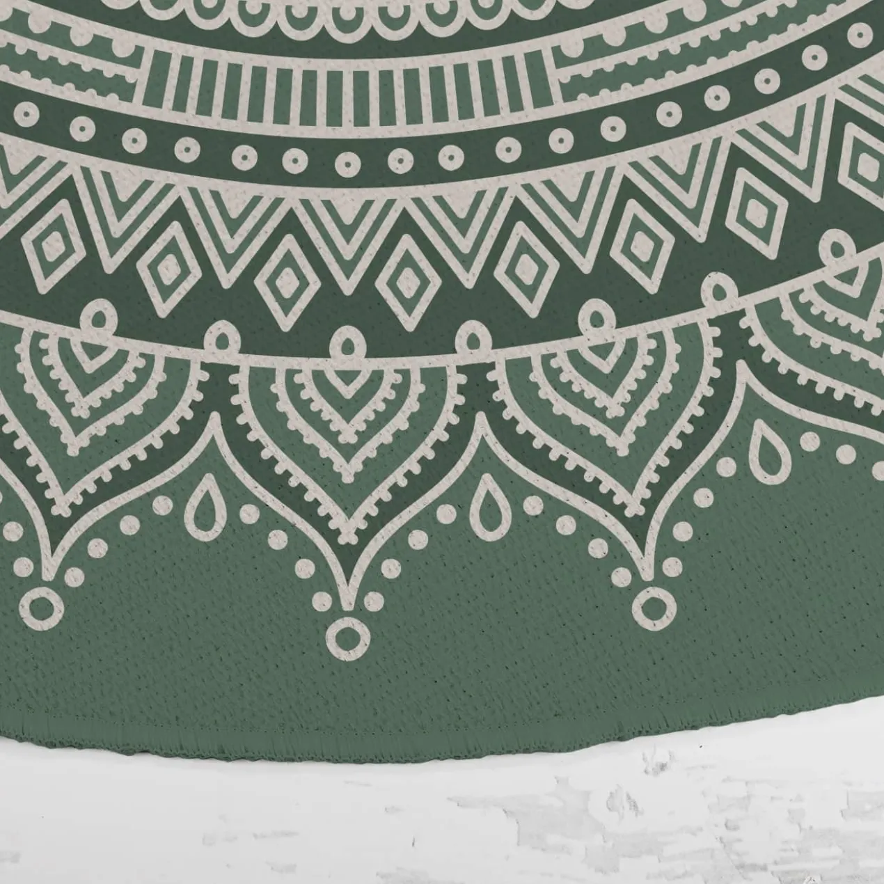 Runder Wohnteppich mit Mandala und Wunschtext in vier Farben