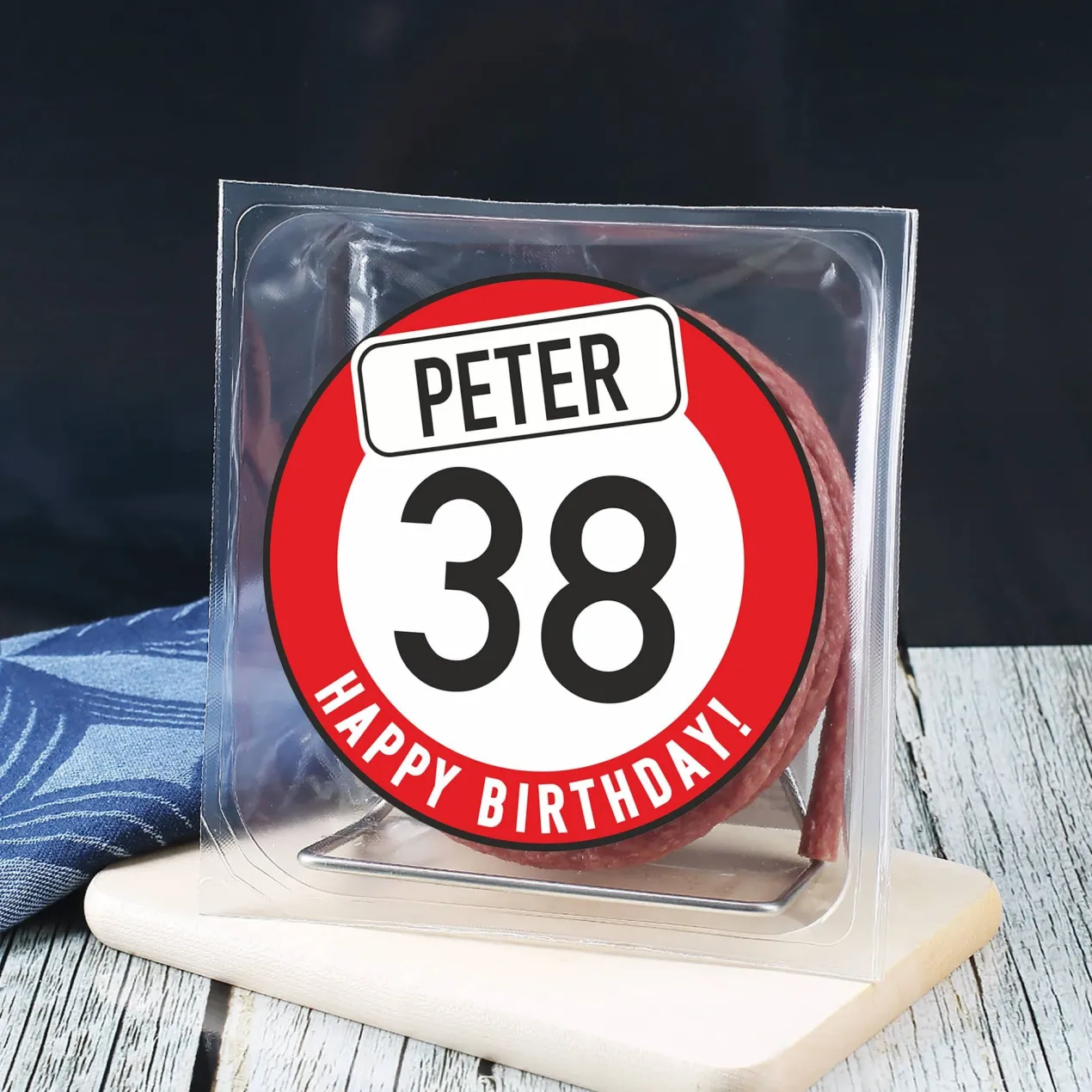 Salami Kabeltrommel zum Geburtstag mit Verkehrszeichenmotiv