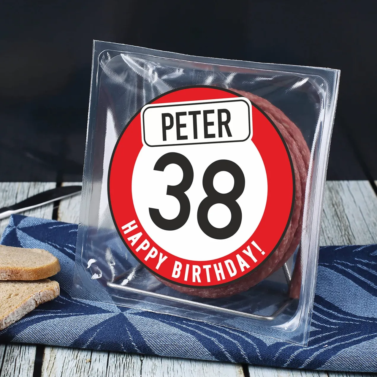 Salami Kabeltrommel zum Geburtstag mit Verkehrszeichenmotiv