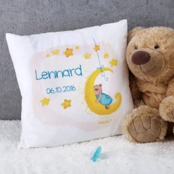 Samtweiches Kuschelkissen zur Geburt mit süßem Teddymotiv