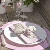 Satin-Geschenkband mit Rosenmotiv