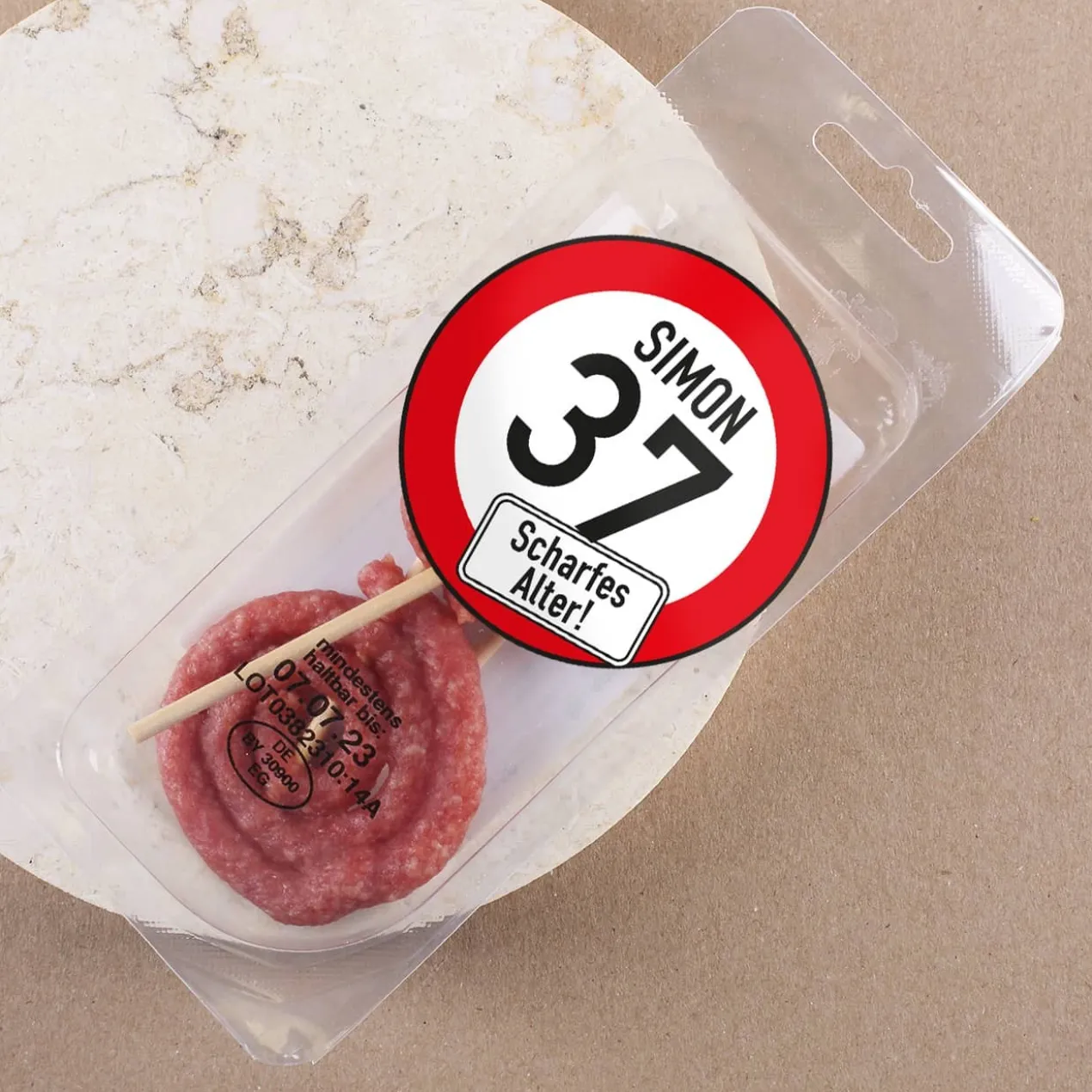 Scharfes Alter - Salami-Snack zum Geburtstag mit Name und Alter bedruckt