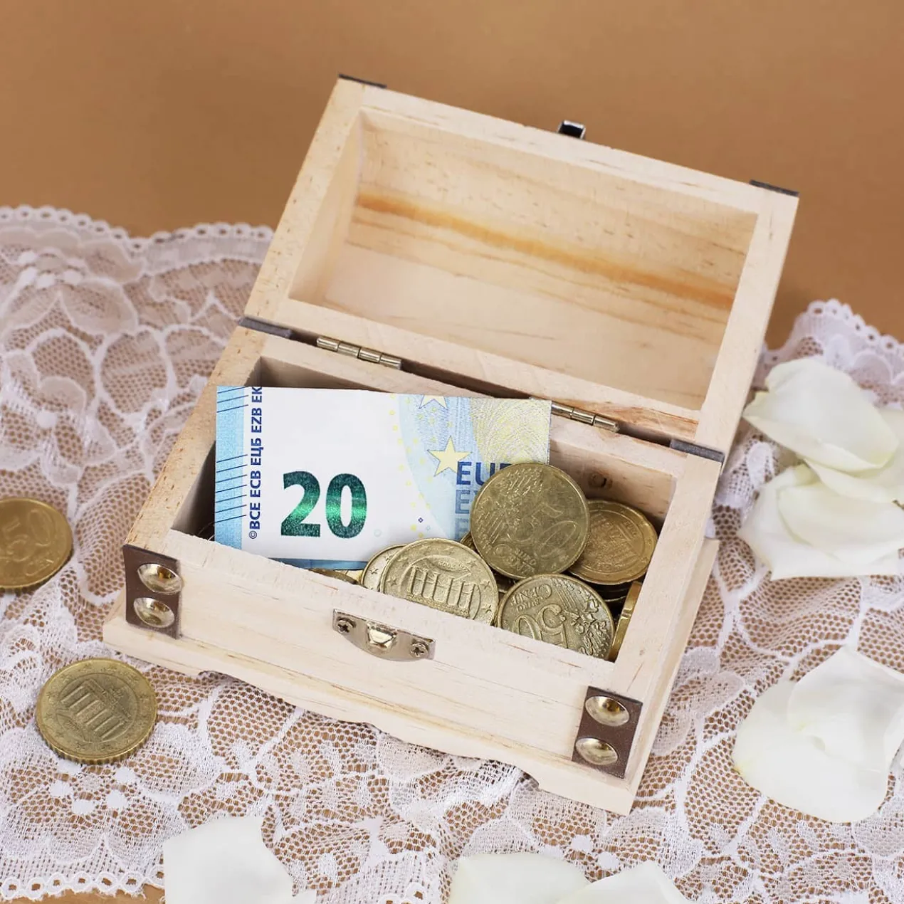 Schatztruhe als Geldgeschenk zur goldenen Hochzeit