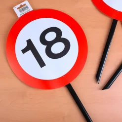 Schild mit Stab zum 18. Geburtstag