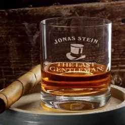 schlichtes, gerades und schweres Whiskyglas mit Gravur