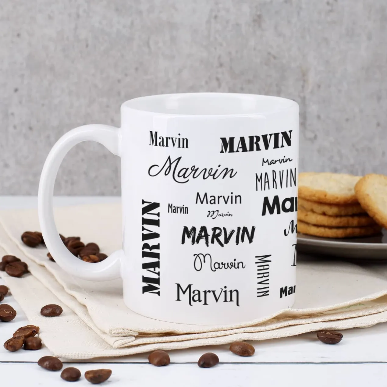 schlichte Tasse mit Ihrem Wunschnamen - schwarz und weiß