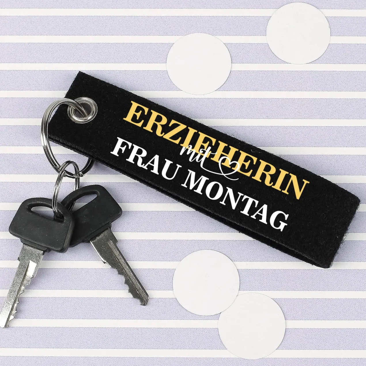Schlüsselanhänger aus Filz - Erzieherin mit Herz - mit Namensaufdruck