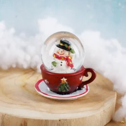 Schneekugel Schneemann auf roter Tasse