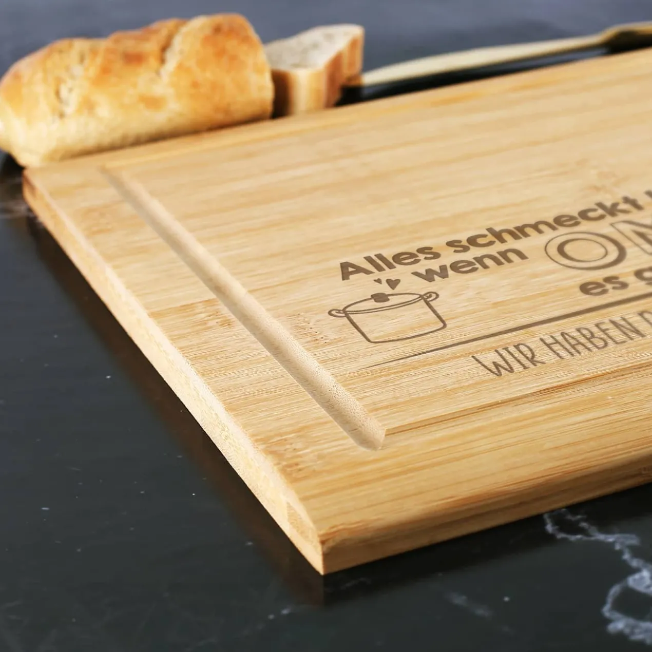 Schneidebrett in 3 Größen - Alles schmeckt besser - mit Namensgravur und Wunschtext