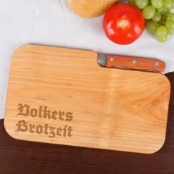 Schneidebrett mit graviertem Vornamen Brotzeit und Messer